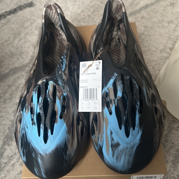 !SOLD!Yeezy foamrunner mx cinder size 13 brand new - Picture 3 of 6